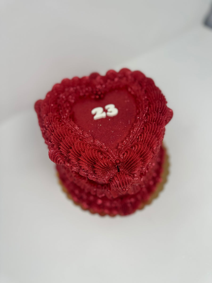 Vintage cakes are a style that evokes a sense of nostalgia and elegance. The colors are usually softly muted, and the shape can be round or heart-shaped. It's the perfect choice for weddings, anniversaries, birthdays, or any special celebration that calls