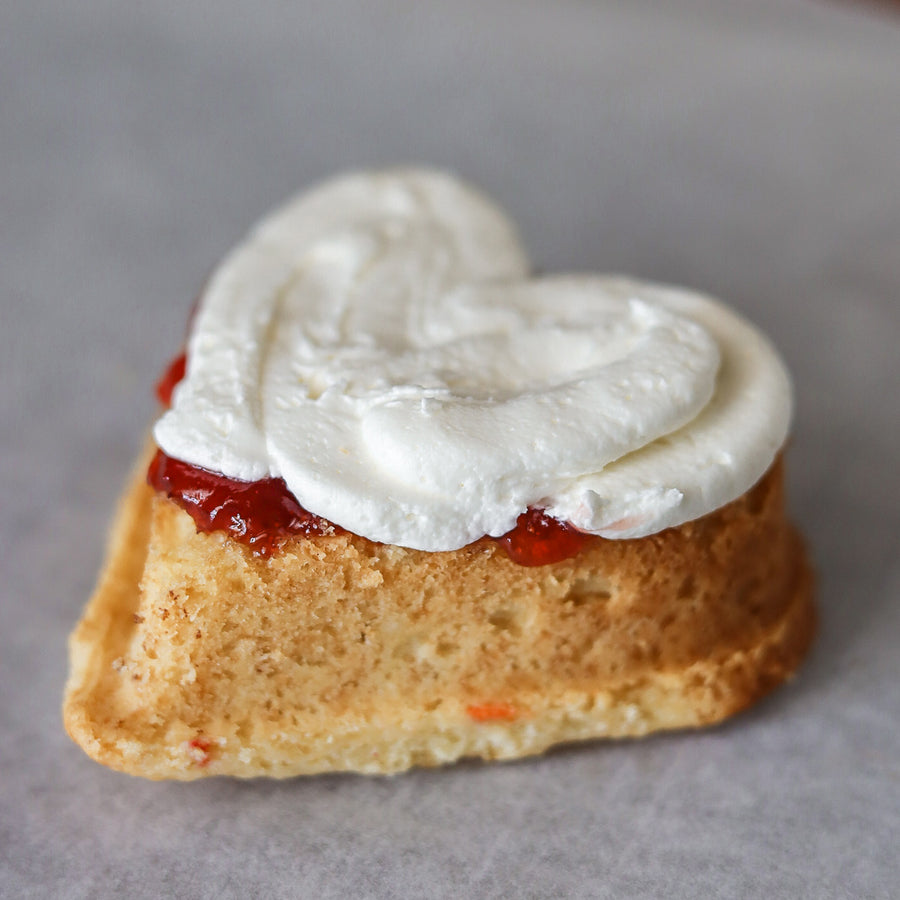 STRAWBERRY MINI HEART CAKE