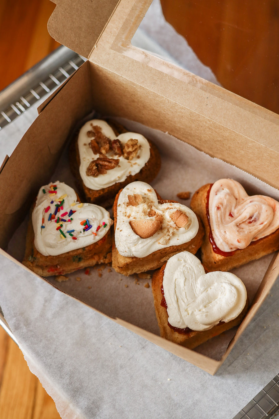 box of 5 mini heart cakes